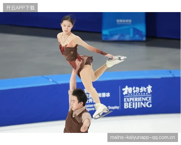 花滑:日本女单遭逆袭,中国选手冲上领奖台的辉煌瞬间 花滑:日本女单遭逆袭,中国选手冲上领奖台的辉煌瞬间